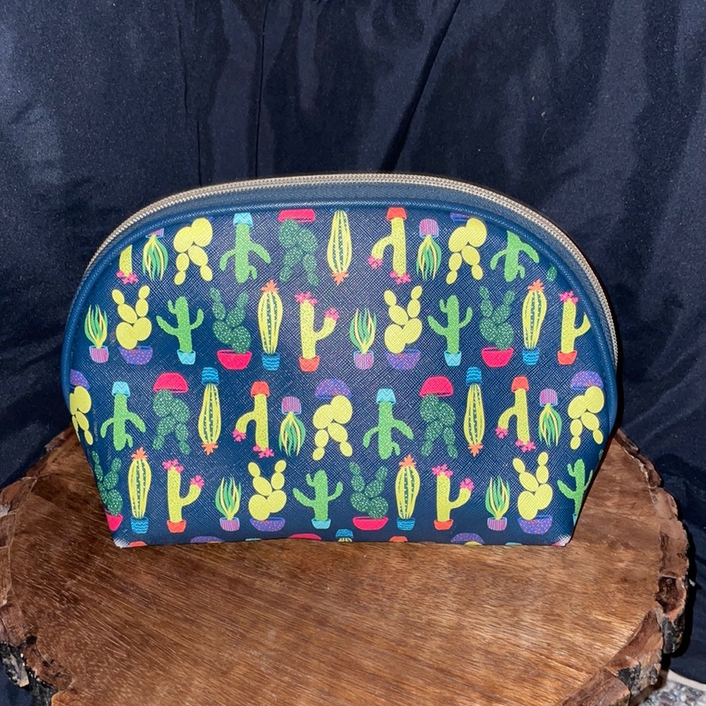 Dabney Lee 🌵 makeup bag!
